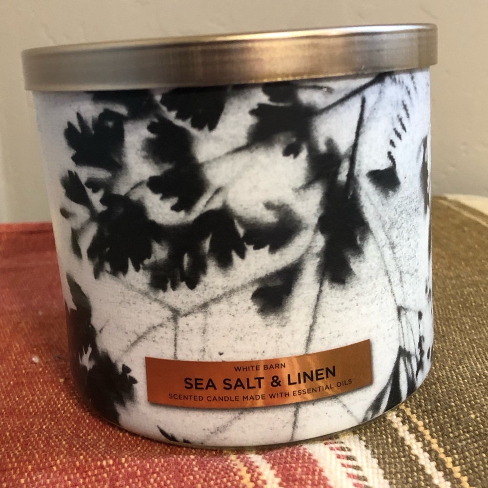 White Barn Sea Salt & Linen Scented Candle 3-Wick Grapefruit Salted Lemon Zest